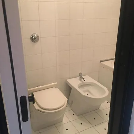 Cosy Upper Flat 3 Stops To Duomo 公寓 米兰